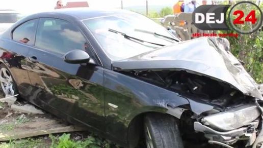 Accident la Jucu. O femeie a rămas încarcerată, două mașini s-au făcut praf