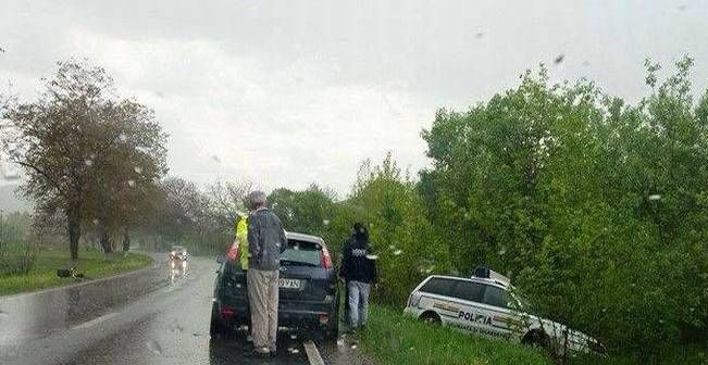Accident spectaculos cu maşina Poliţiei. Ce au încercat să evite agenţii