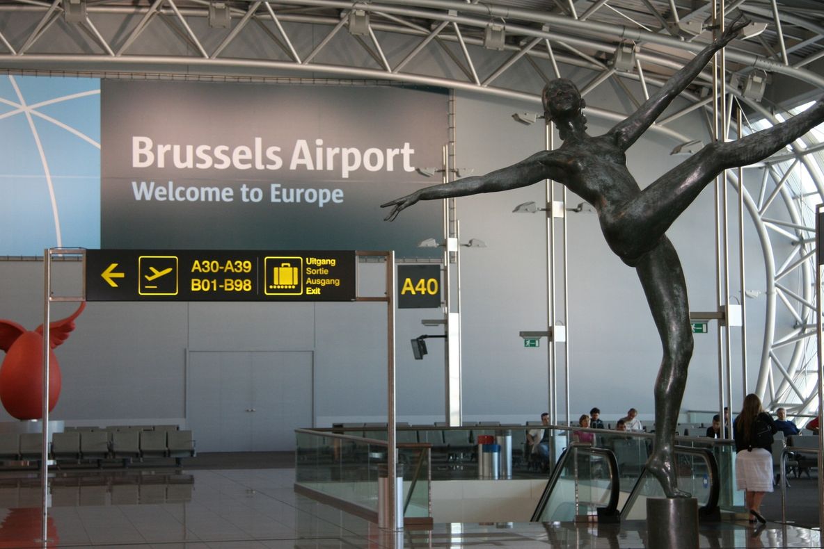 Avarie electrică pe aeroportul din Bruxelles. Avioanele nu decolează şi nici nu aterizează