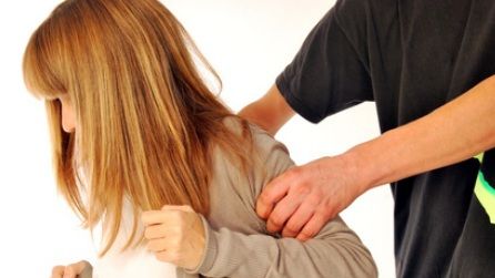 Fetiţă de şase ani, abuzată sexual de un politician. Mărturisiri cutremurătoare