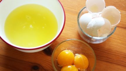 Efectul uimitor al albușului de ou. Cum poate atenua ridurile profunde 