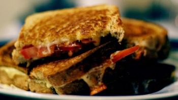 Șapte combinații de alimente pe care le faci și tu, dar care îți deteriorează sănătatea