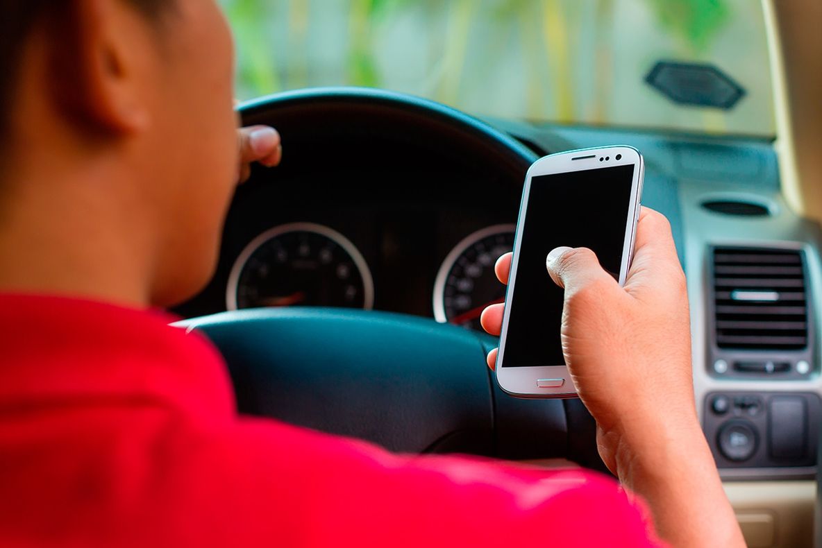 Aplicațiile care te țin în siguranță la drum lung! Telefonul devine copilot