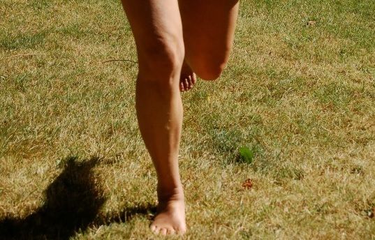 Căldură mare! Jogging în pielea goală, în centrul Constanţei! Reacţia fabuloasă a şoferilor 