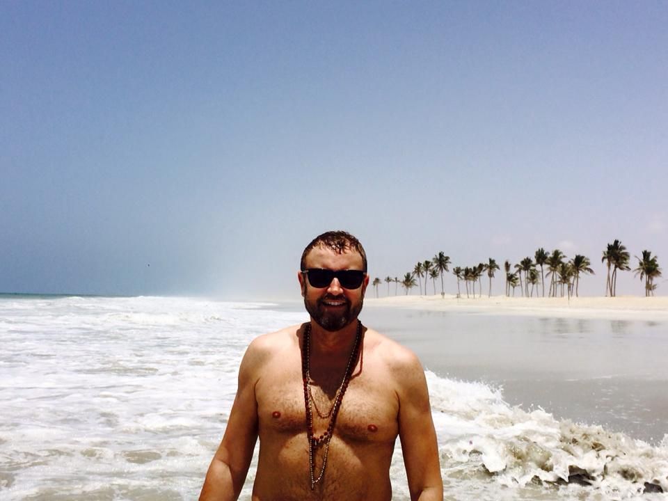 Cum arată Cătălin Botezatu la aproape 50 de ani în costum de baie! Designerul a plecat în vacanță