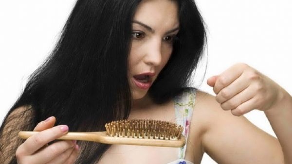 Tratamente naturiste împotriva căderii părului