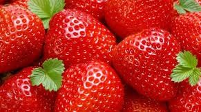 Aşa se prepară vinul de căpsuni. Efectele asupra sănătăţii sunt uimitoare