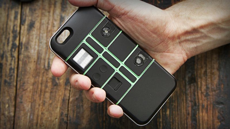 Invenția asta e minunată! Va transforma toate telefoanele vechi în unele de ultimul răcnet!