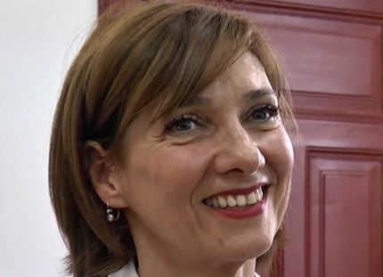 Carmen Iohannis, apariţie adolescentină la Balul Absolvenţilor. Fotografie de colecţie