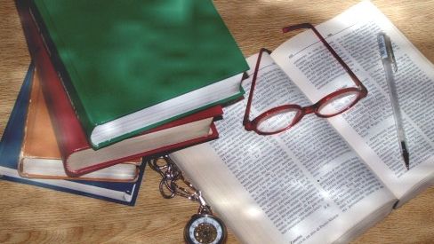 Sărbătoarea cărților la eMAG. Reduceri uriașe la mii de titluri