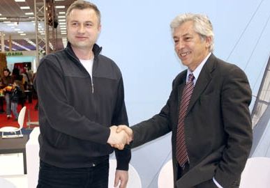 Un fost director din România are misiunea de a salva băncile din Grecia