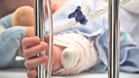 Copil de doi ani din Satu Mare, în comă după ce a confundat medicamente antidepresive cu bomboane