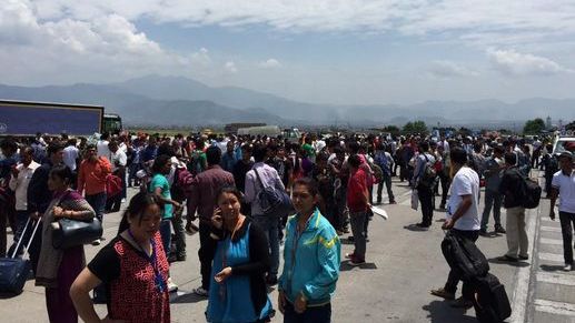 Cutremur de 7,3 grade în Nepal. Imagini în direct de la cutremur. A durat aproape 10 secunde