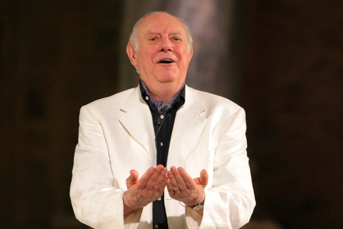 Povestea românului ars de viu de patronul italian, scrisă de un laureat al premiului Nobel