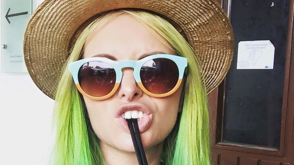 Cu cine face Delia baie în cadă! Fotografie mai mult decât surprinzătoare