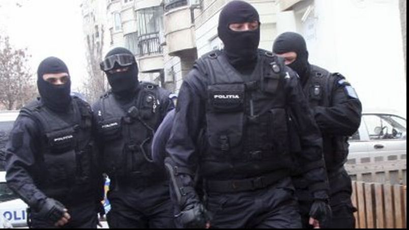 Grup infracțional, care vindea droguri elevilor din Colegiul “Tudor Vladimirescu”, destructurat