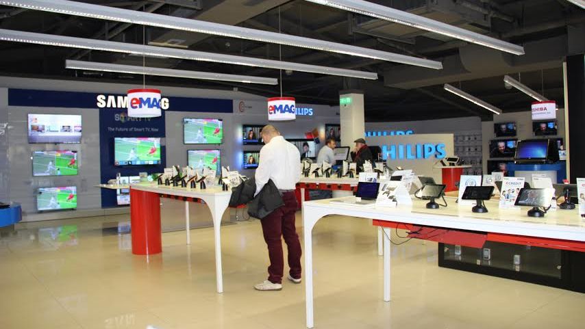 Ultima zi de mari promoții pe eMAG. Reduceri și șansa la un BMW