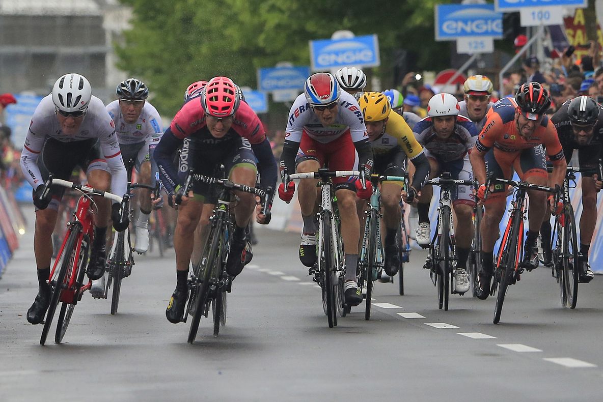 Performanță pentru ciclismul românesc. Eduard Grosu, pe locul 5 într-o etapă din Turul Italiei