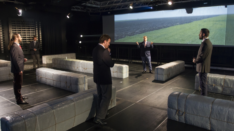 Gala UNITER: "De vânzare", în regia Gianinei Cărbunariu, premiul pentru Cel mai bun spectacol