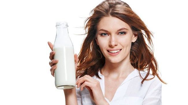 De ce să-ţi speli părul cu lapte