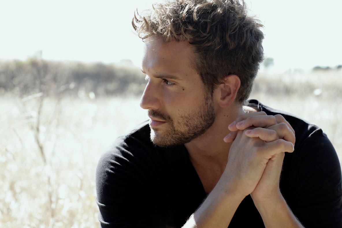 Pablo Alboran nu vrea sa fie servit in pahare si vesela de plastic! Curând ajunge în România.