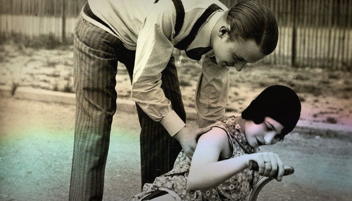 Rușine nouă! Pozele astea erau considerate pornografie acum 100 de ani!