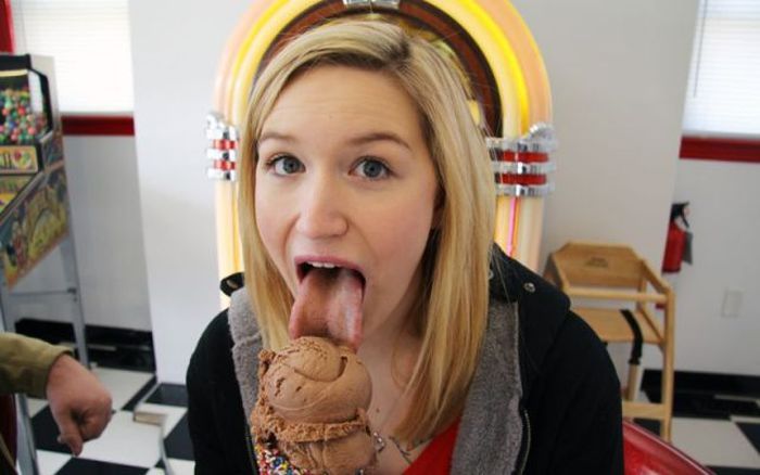 Este o tânără absolut normală. Un detaliu al corpului ei e incredibil și stârnește invidie