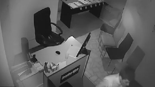 Un hoţ este căutat pe Facebook