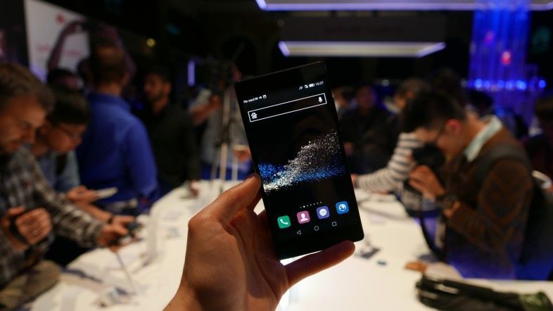 Telefoanele astea sunt atât de subțiri încât poți tăia brânză cu ele!