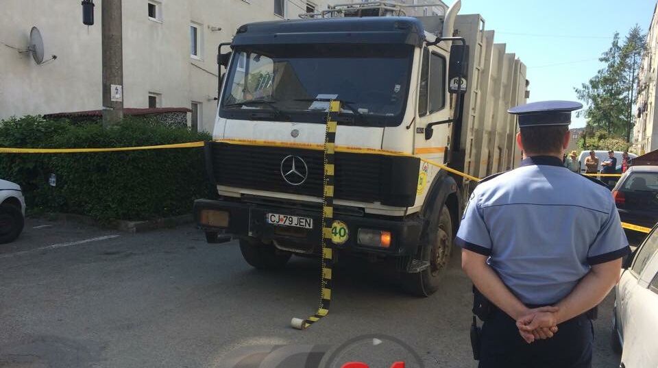 Tragedie la Dej: o femeie a fost accidentată mortal de camionul salubrităţii