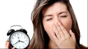 Cum să ai un somn liniştit? Alimentele pe care nu trebuie să le mânânci înainte de culcare