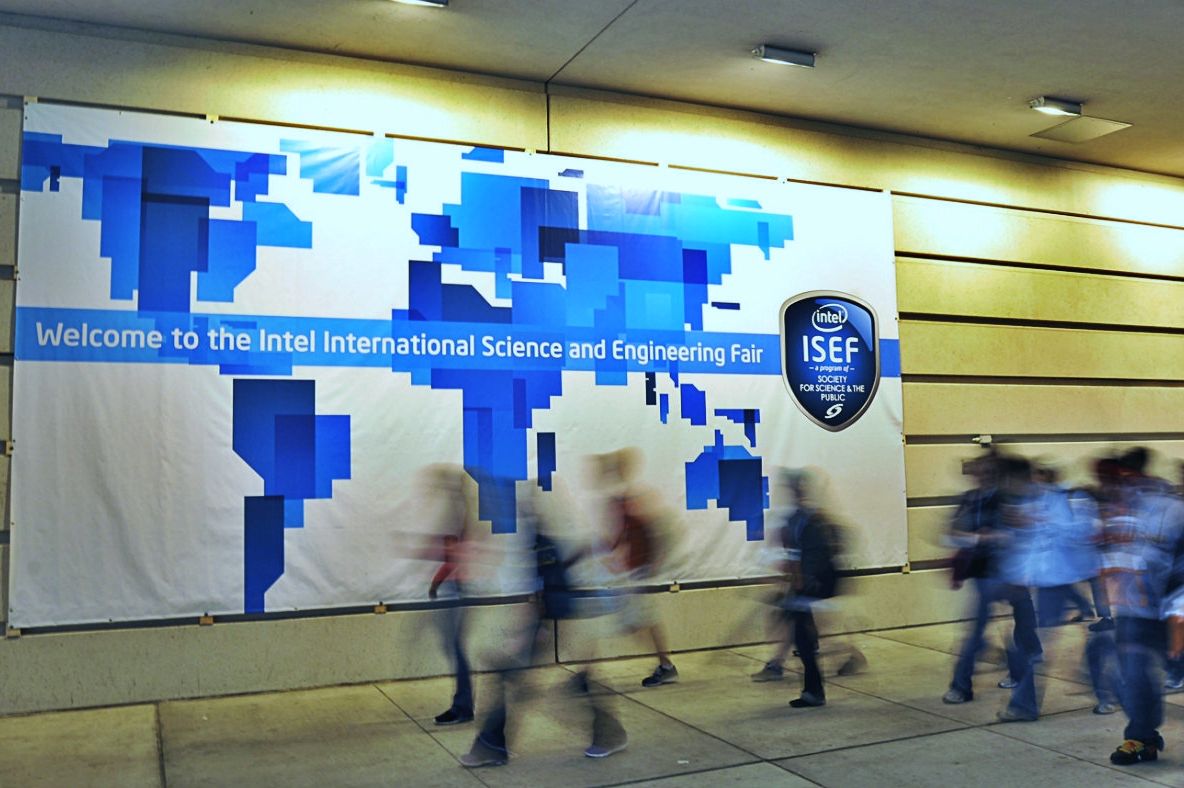 Românii, printre geniile lumii! Avem 6 elevi la cea mai mare competiție de știință și inginerie!