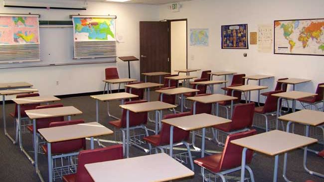 Anunţuri erotice pe site-ul unei şcoli din Constanţa. Directoarea a fost demisă