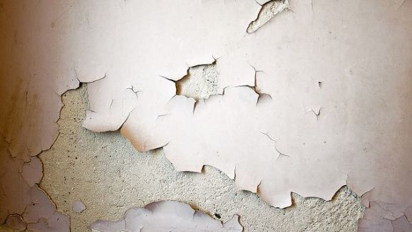 Tavanul unui mall din ţară, prăbuşit din cauza ploii