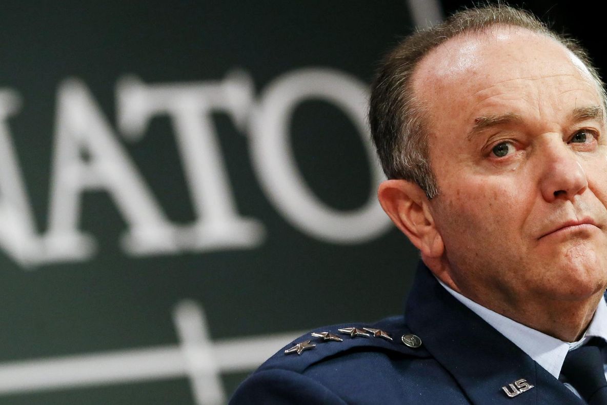 Generalul Philip Breedlove: Rusia a deplasat noi trupe și echipamente militare în estul Ucrainei 