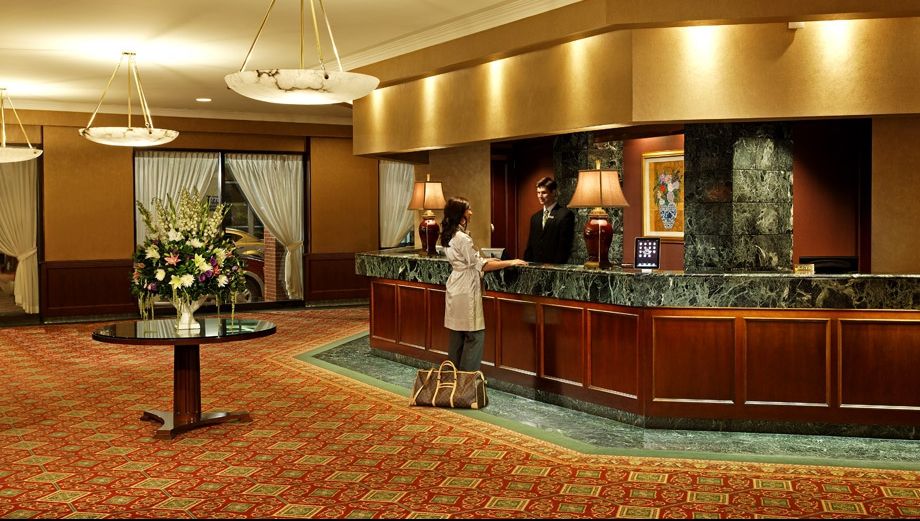 Umilită pentru că e româncă. Ce a păţit o tânără într-un hotel din Marea Britanie