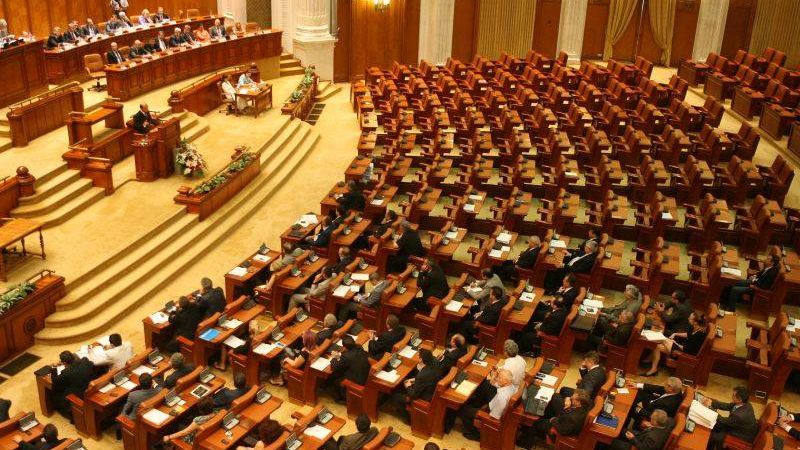 Parlamentul, aproape de bilanț. La ce sunt restanți aleșii și ce au realizat din ce și-au propus 