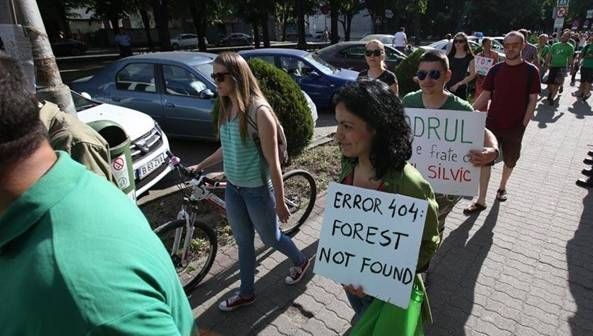 Proteste timide la Timișoara. Nici 200 de oameni în stradă