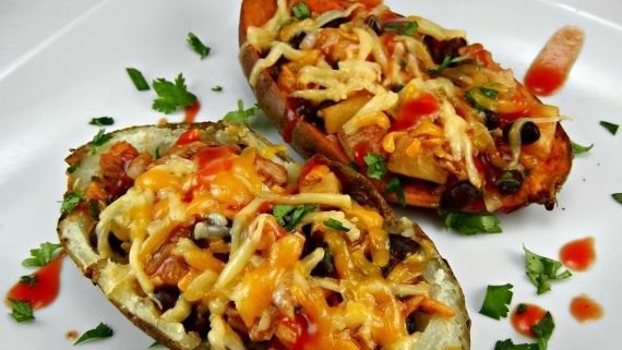 Nutriţioniştii ne dau liber la carbohidraţi. Ce putem mânca şi la ce ore