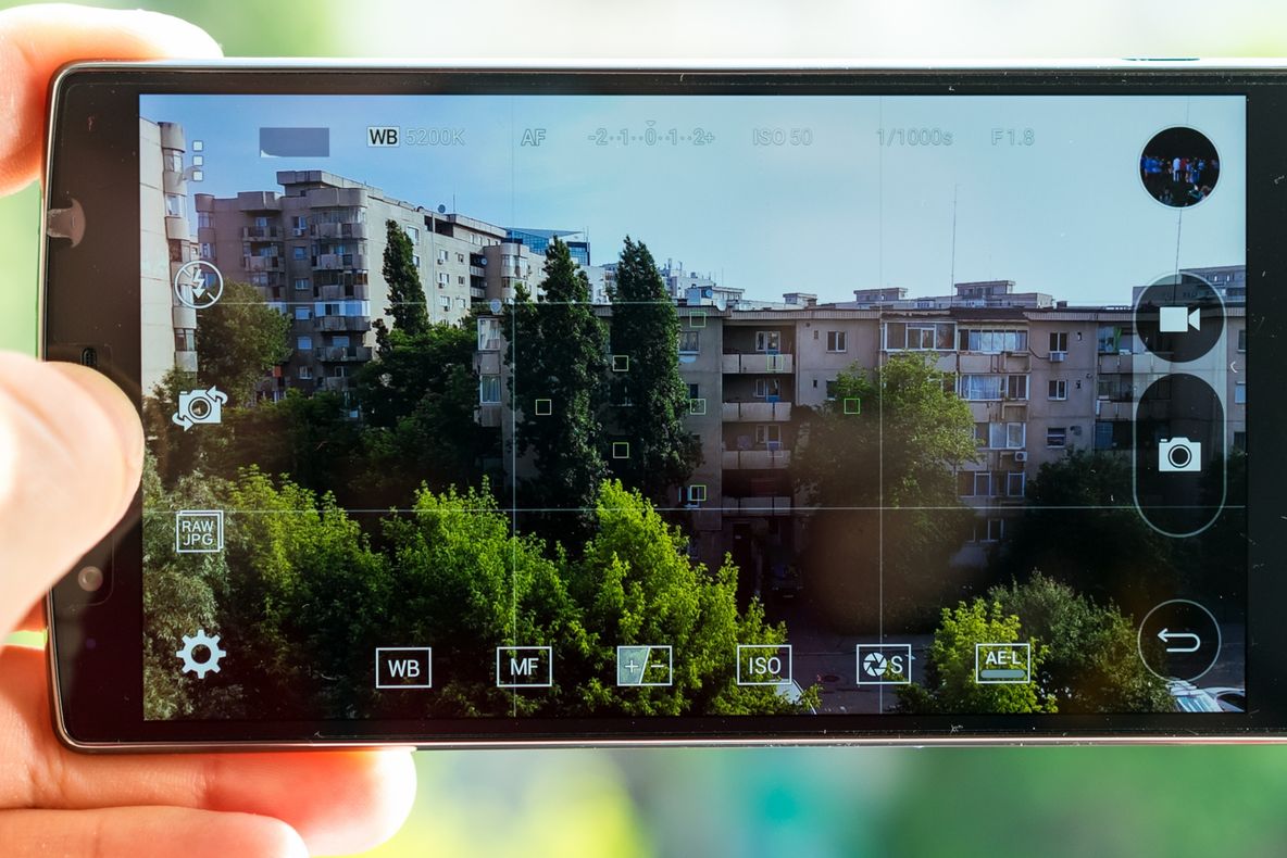 iPhone și-a găsit sfârșitul? Cel mai tare telefon de la LG e incredibil!