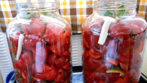 Avertismentul medicilor: ce trebuie să știi înainte de a mânca castraveți și gogoșari în oțet