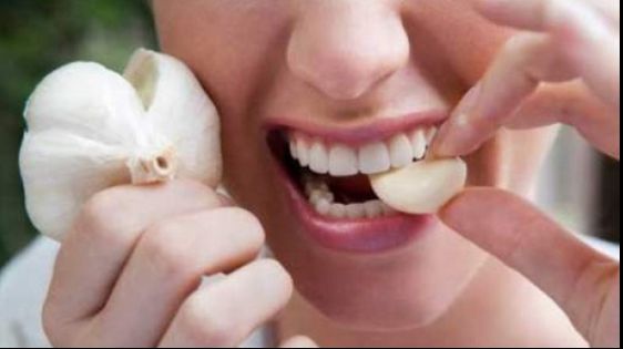 Scapă de respiraţia urât mirositoare cauzată de usturoi. Este cea mai eficientă metodă