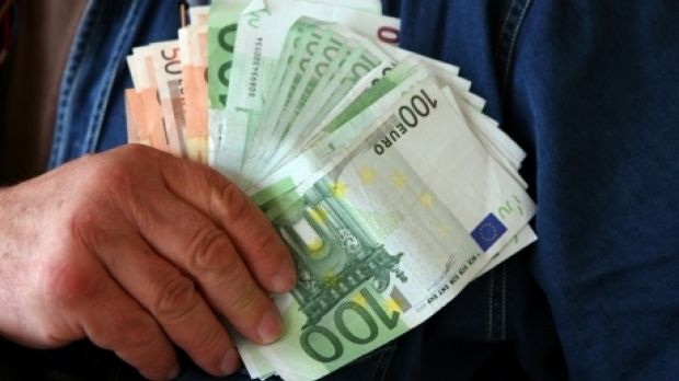 Cu ce salarii vor intra românii în zona euro. Mai bogați cu 60 de euro în 2019, mult sub media UE