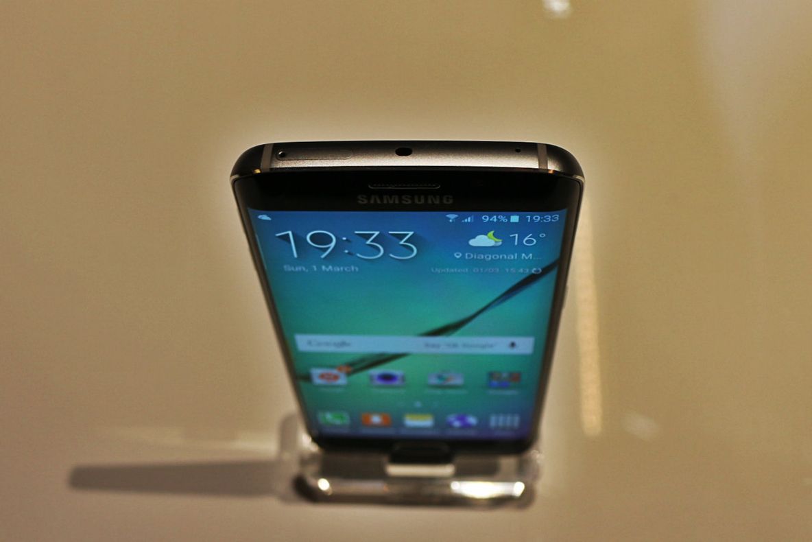 Telefoane care se încarcă senzațional de repede! Cele mai bune alegeri!