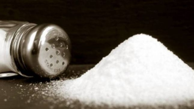 Iată ce organe sunt afectate de consumul constant de sare!