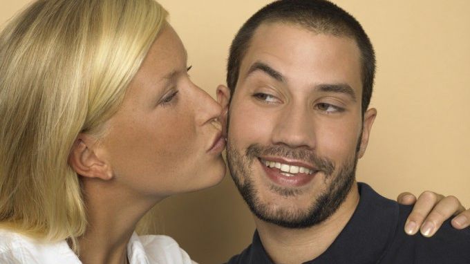 Trei feluri în care poți să săruți greșit