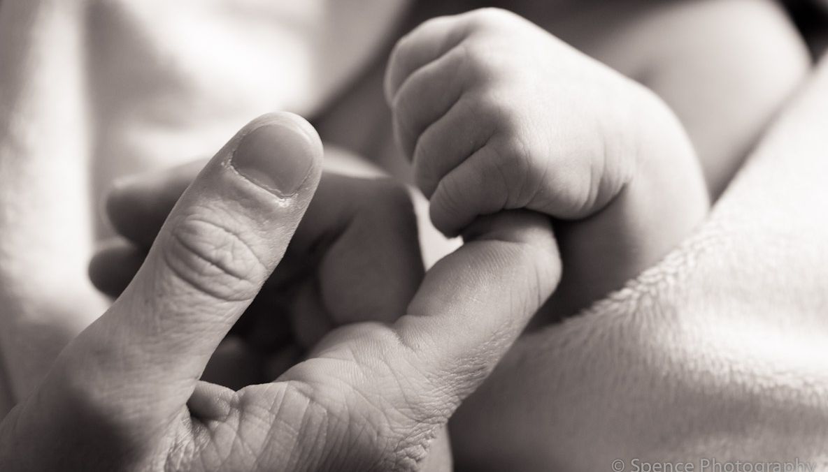 Un bebeluș de opt luni, omorât în bătaie de tatăl lui