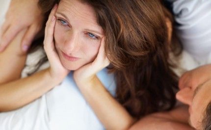 Cele mai frecvente 4 greşeli pe care bărbaţii le fac în dormitor