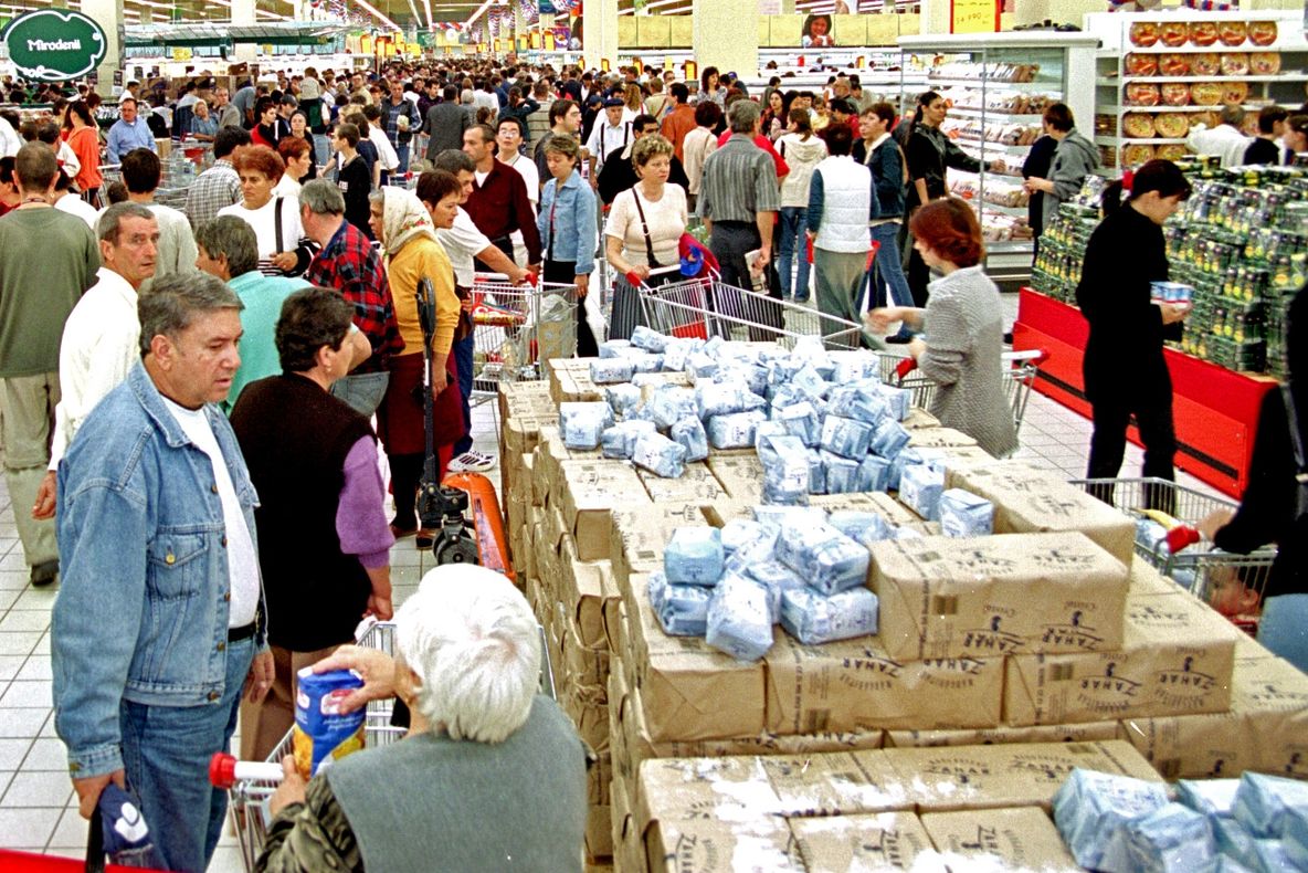 Supermarketurile, închise în weekend. Ponta nu este de acord cu această propunere