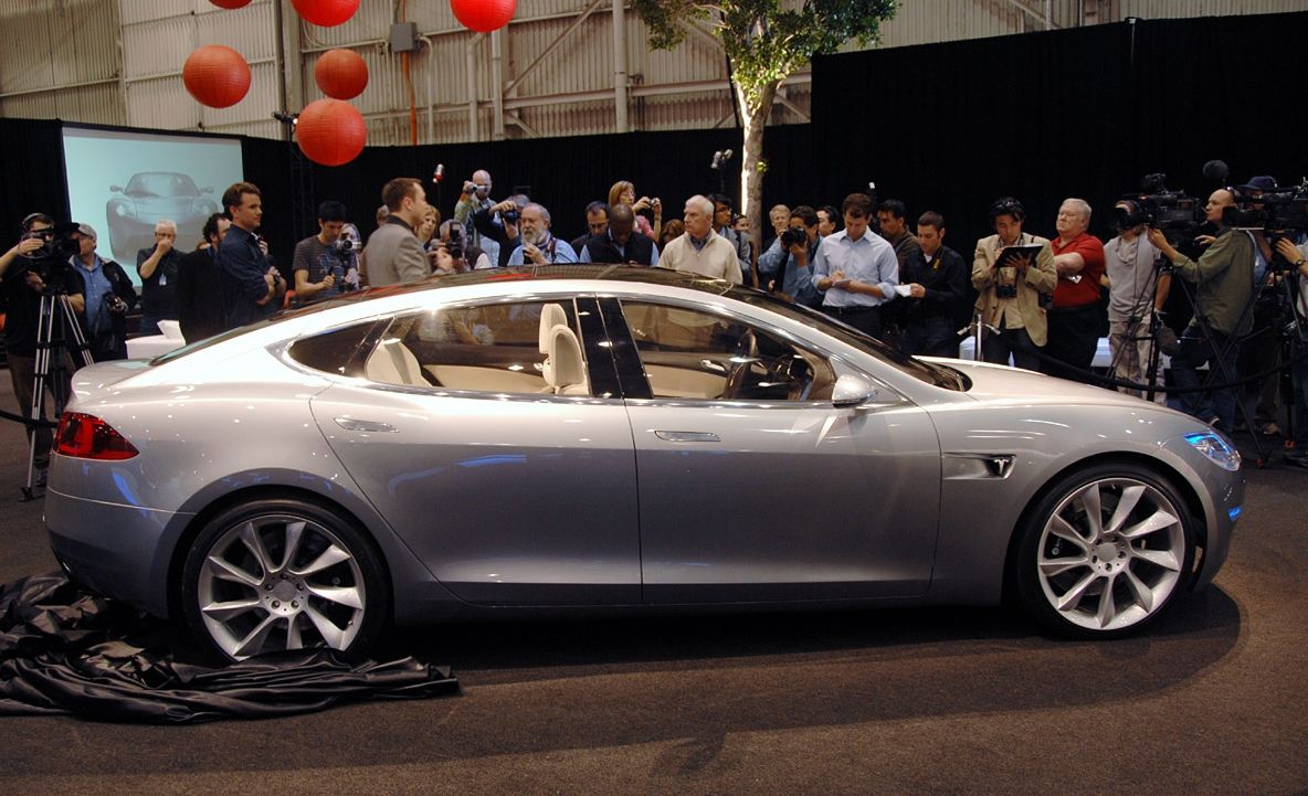 Revoluția mașinilor începe cu această mașină electrică!